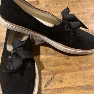 Uggs black slip on’s